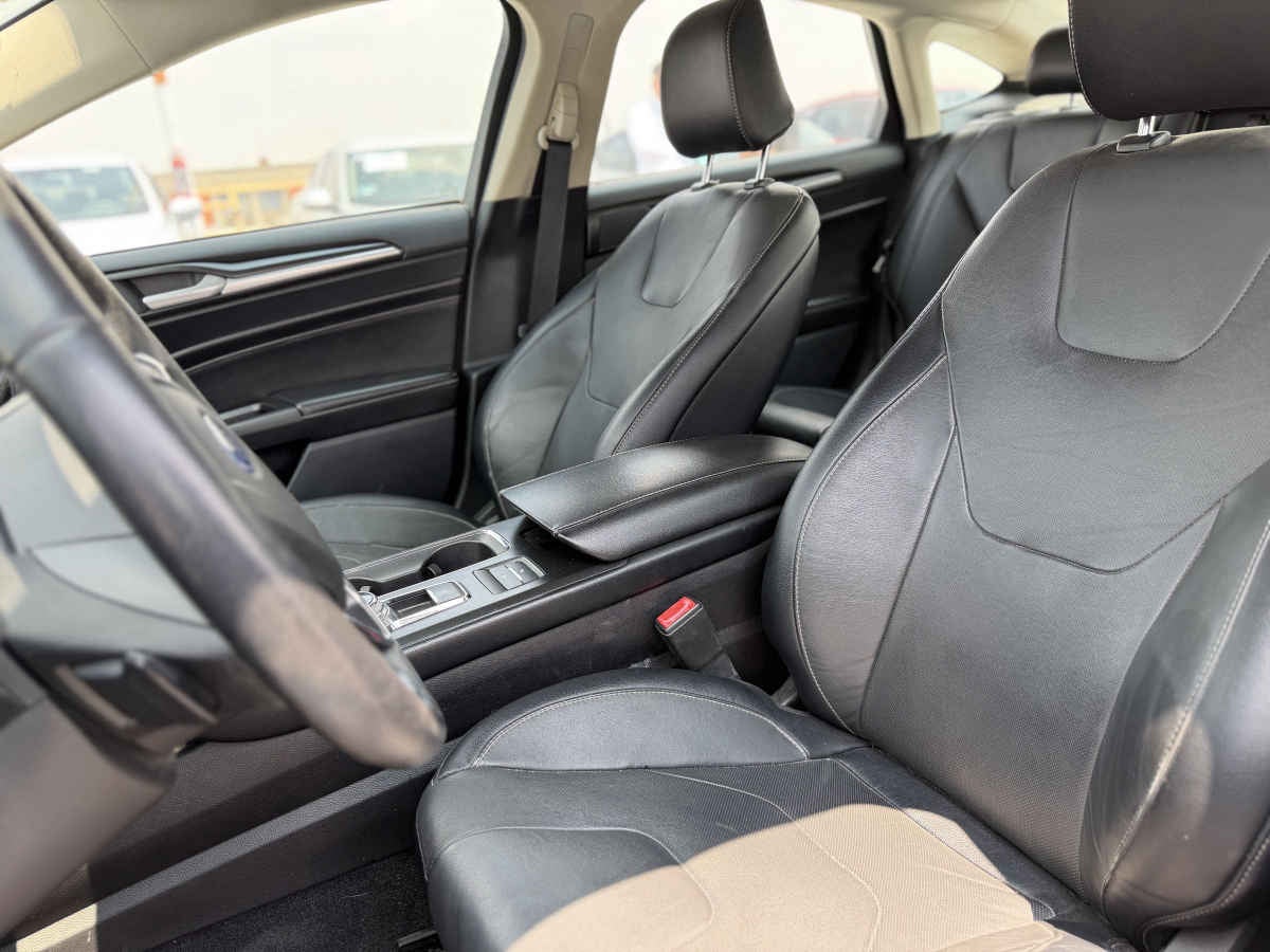 2020 Ford Fusion 4p Titanium