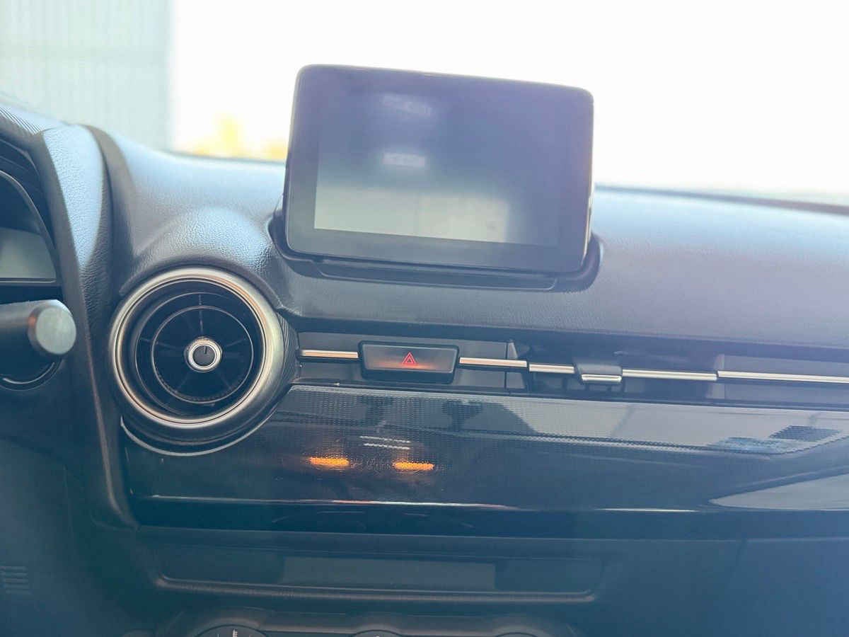 2023 Mazda Mazda 2 4p i L4/1.5 Aut