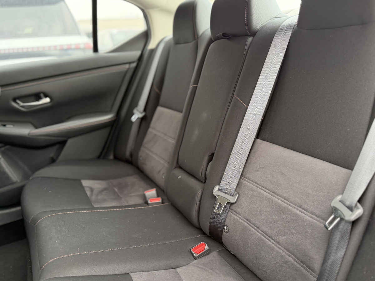 2021 Nissan Sentra 4p SR Bi-tono L4/2.0 Aut