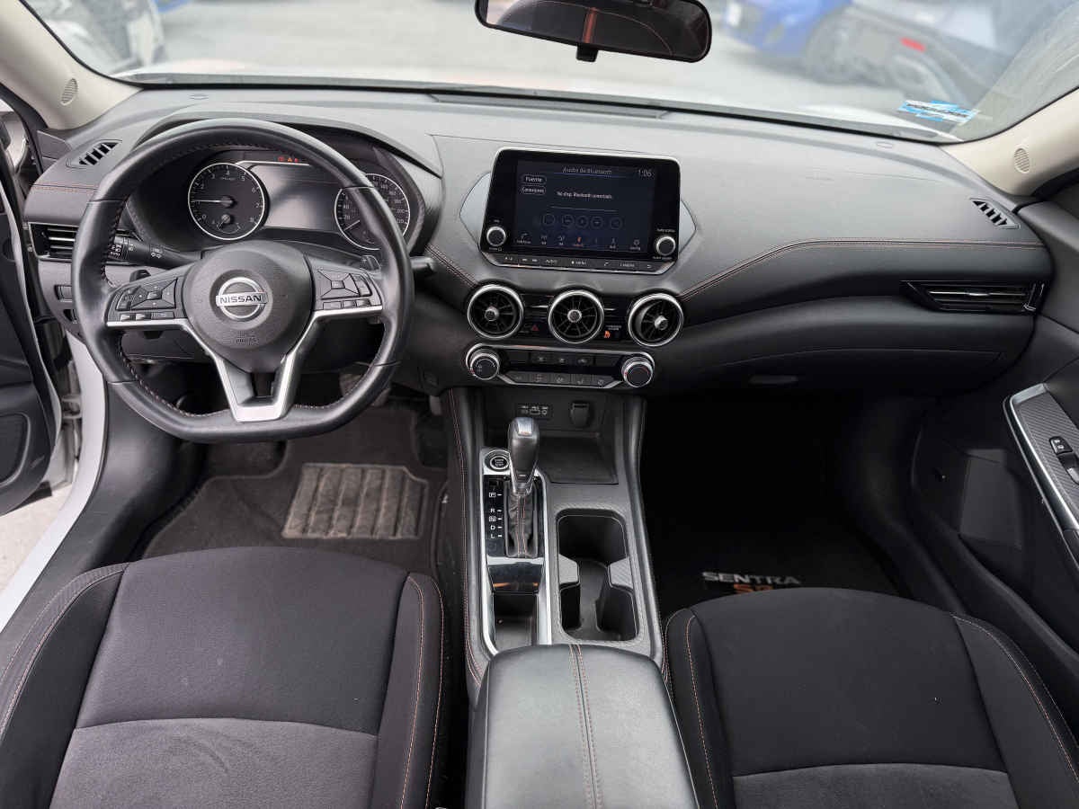 2021 Nissan Sentra 4p SR Bi-tono L4/2.0 Aut