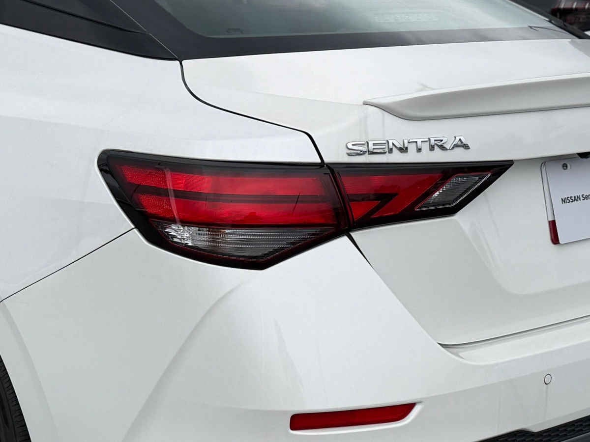 2021 Nissan Sentra 4p SR Bi-tono L4/2.0 Aut