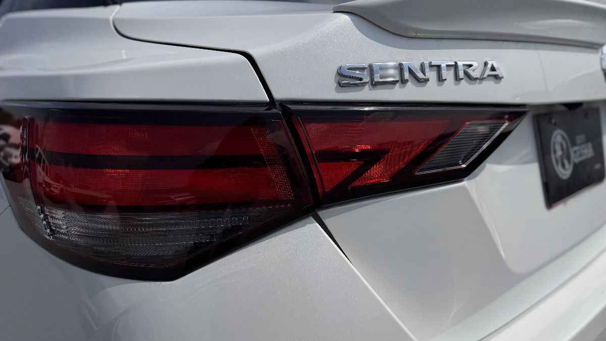2021 Nissan Sentra 4p SR L4/2.0 Aut