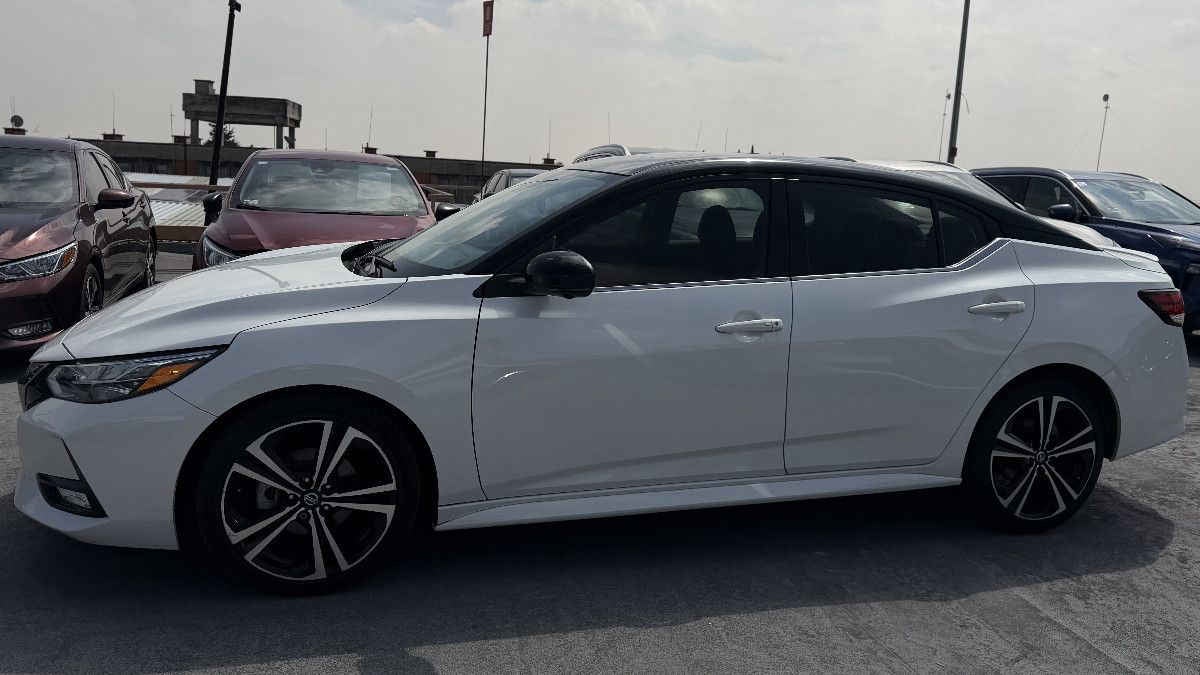 2021 Nissan Sentra 4p SR L4/2.0 Aut