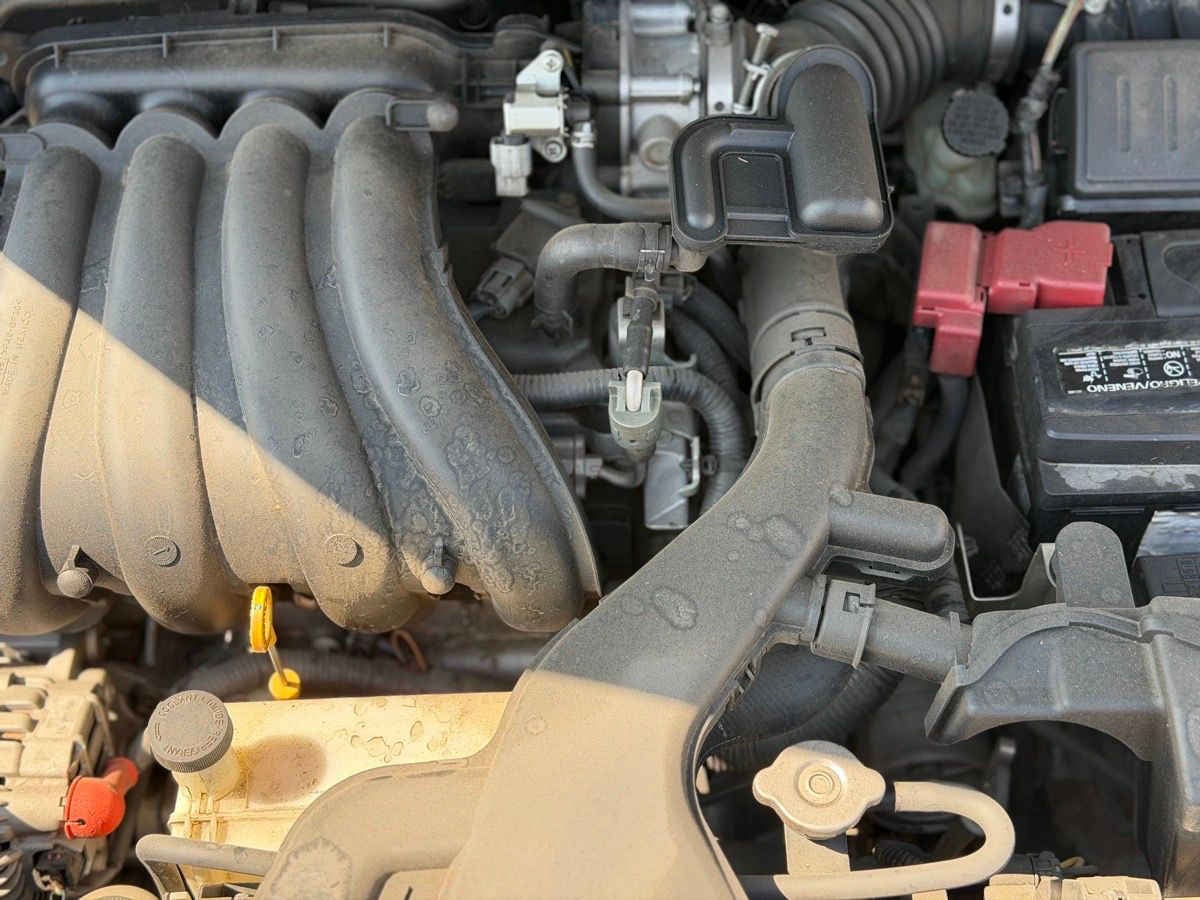 2017 Nissan Tiida 4p Sedán Sense L4/1.8 Aut