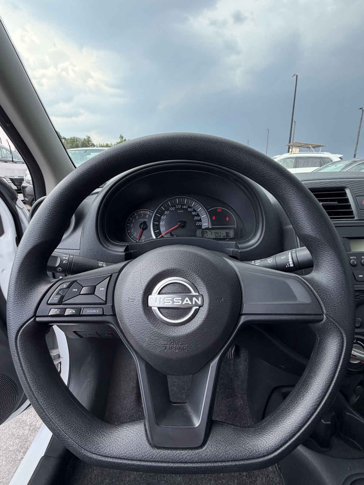 2025 Nissan March 5p Sense L4/1.6 Aut