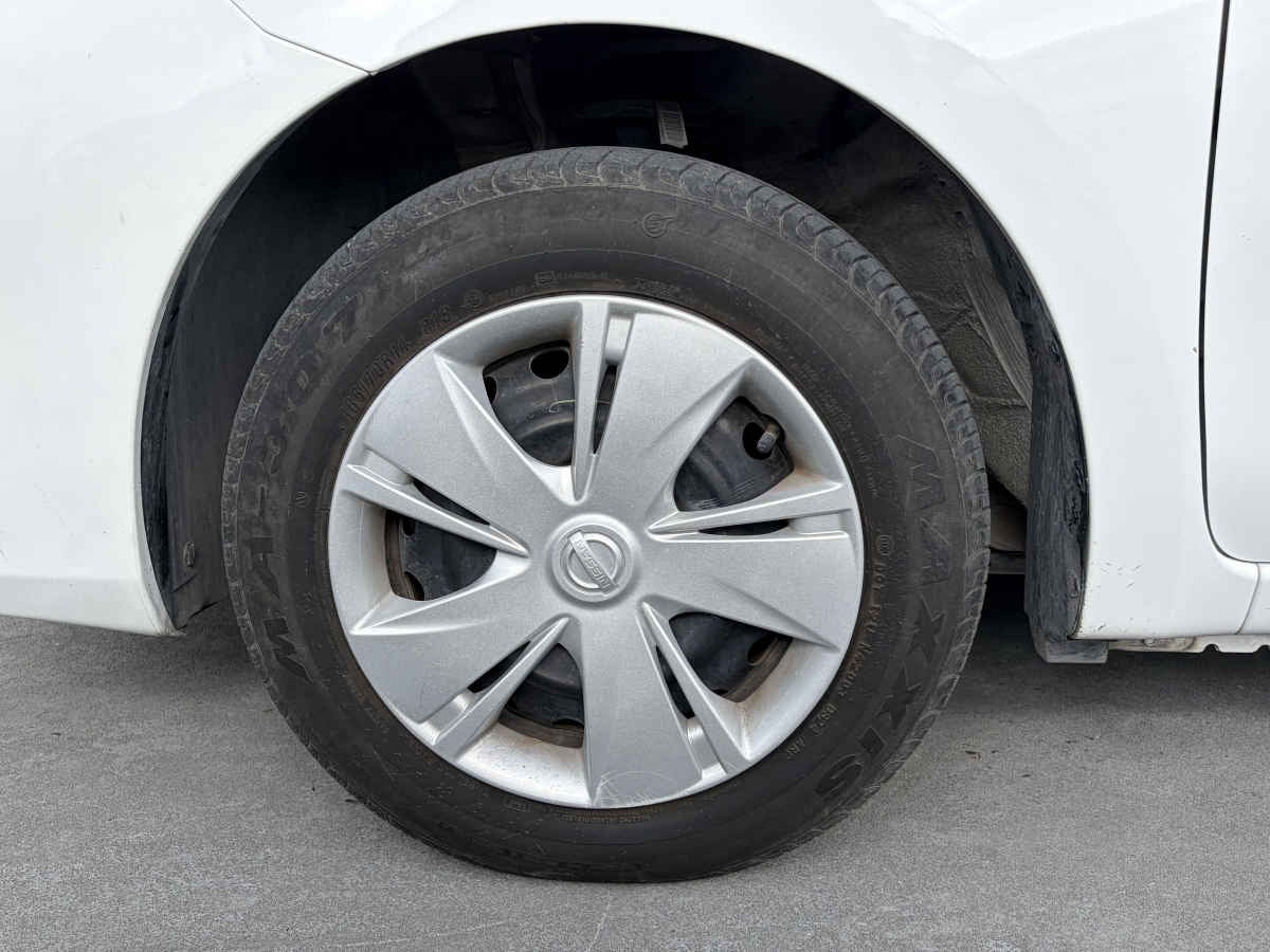 2025 Nissan March 5p Sense L4/1.6 Aut