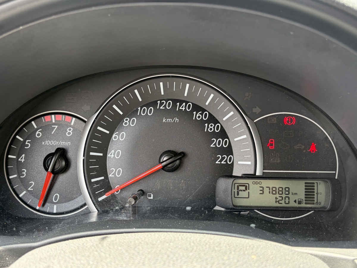 2025 Nissan March 5p Sense L4/1.6 Aut
