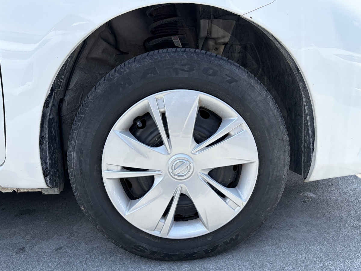 2025 Nissan March 5p Sense L4/1.6 Aut