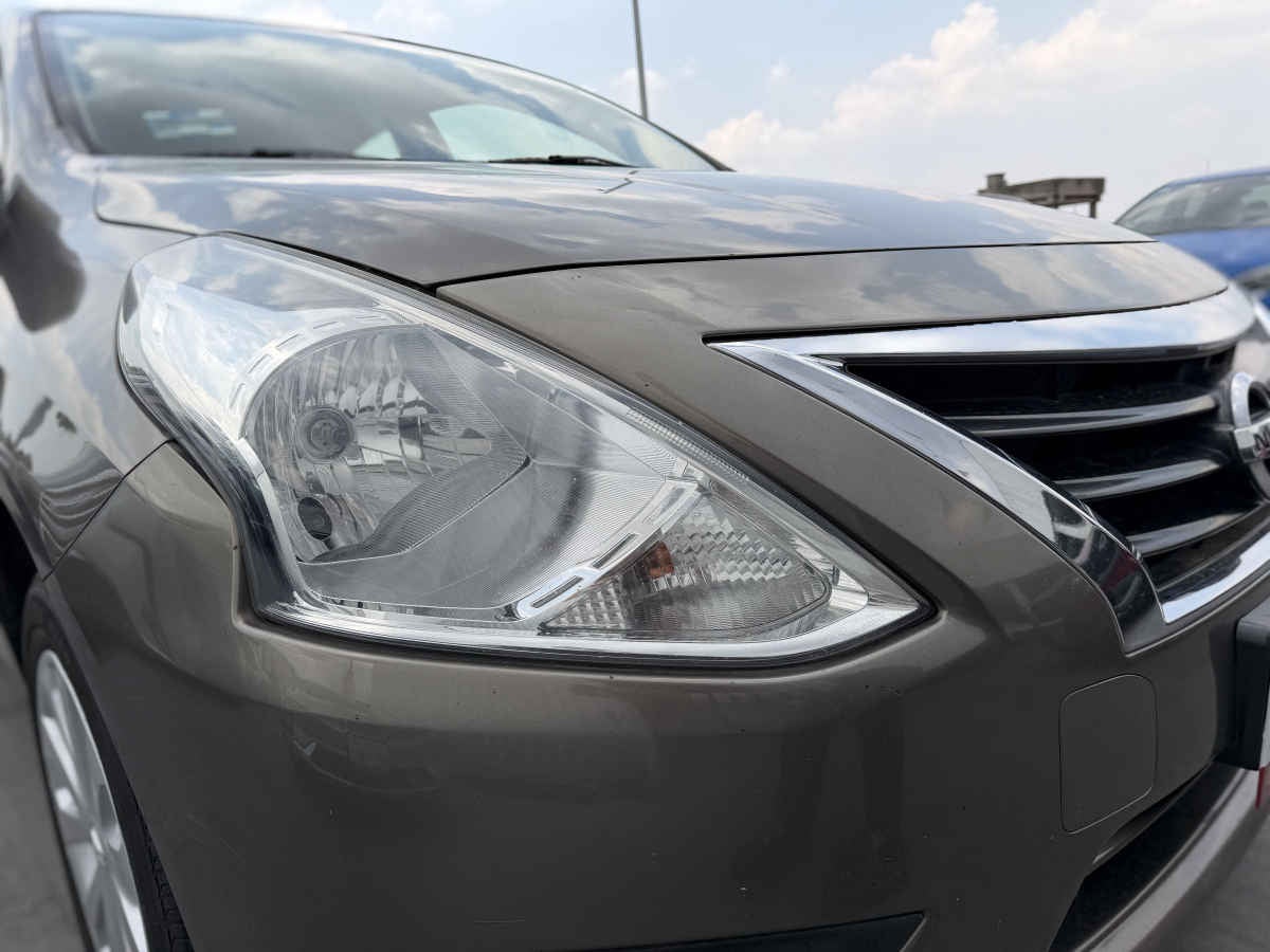 2015 Nissan Versa 4p Sense L4/1.6 Man