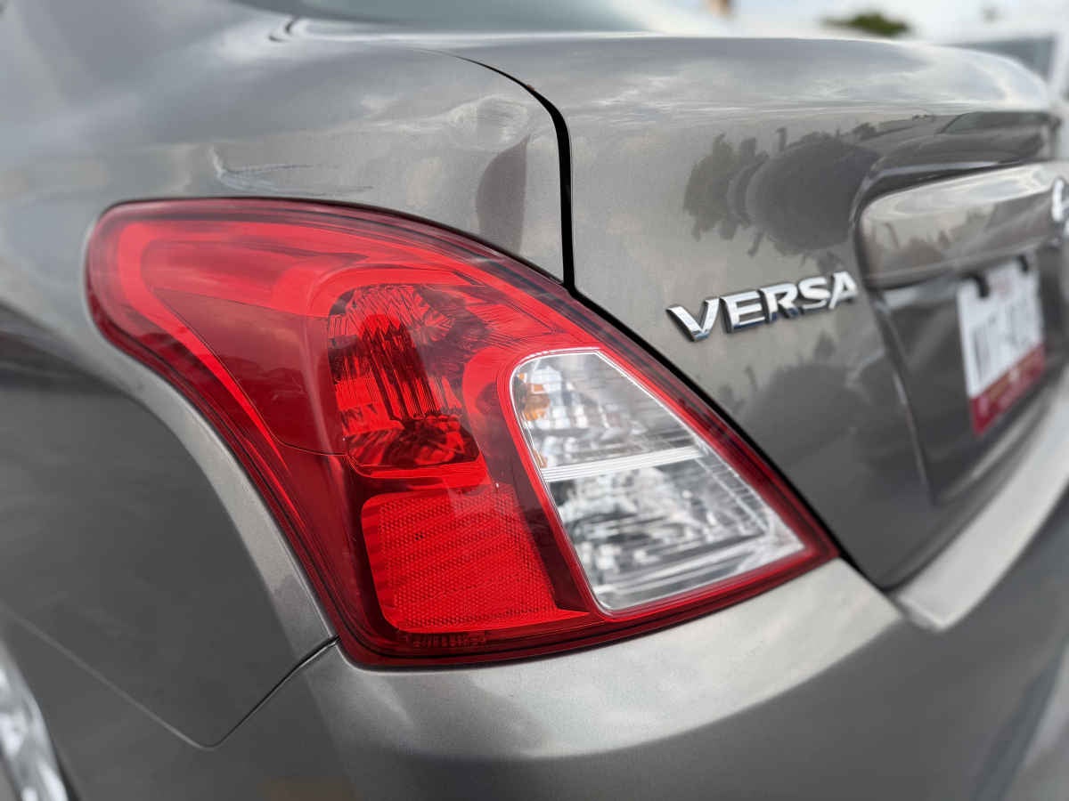 2015 Nissan Versa 4p Sense L4/1.6 Man