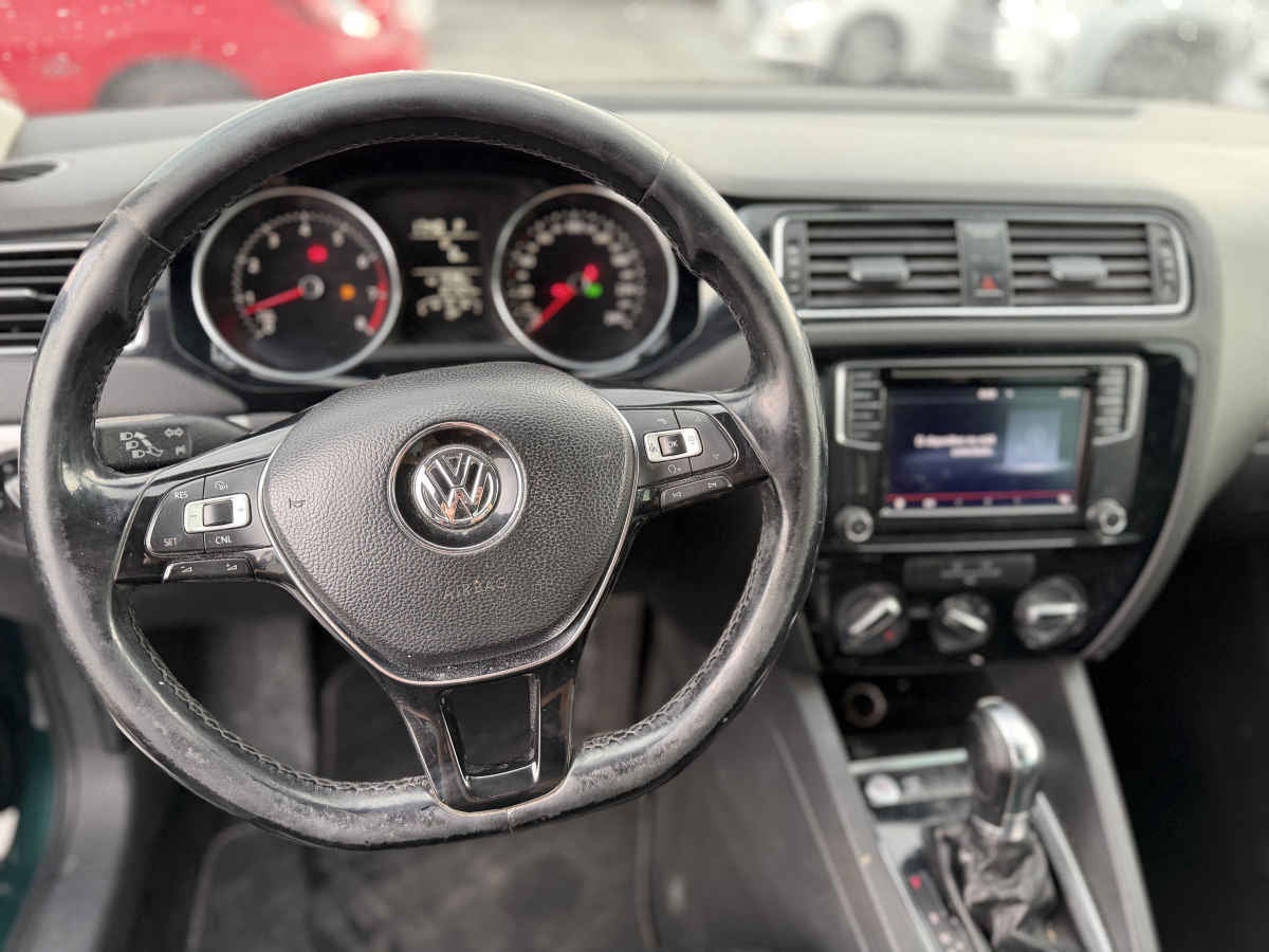 2017 Volkswagen Jetta 4p Sportline L5/2.5 Aut