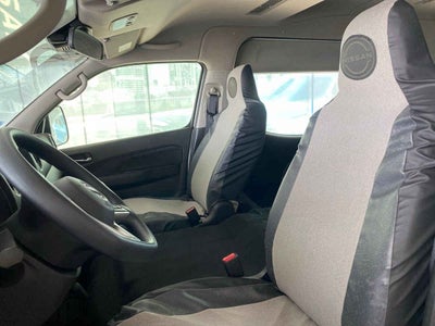 2024 Nissan Urvan 4p Amplia L4/2.5 Man