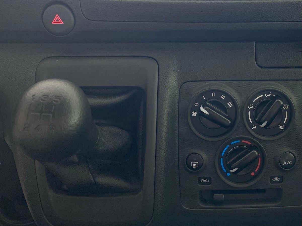 2024 Nissan Urvan 4p Amplia L4/2.5 Man