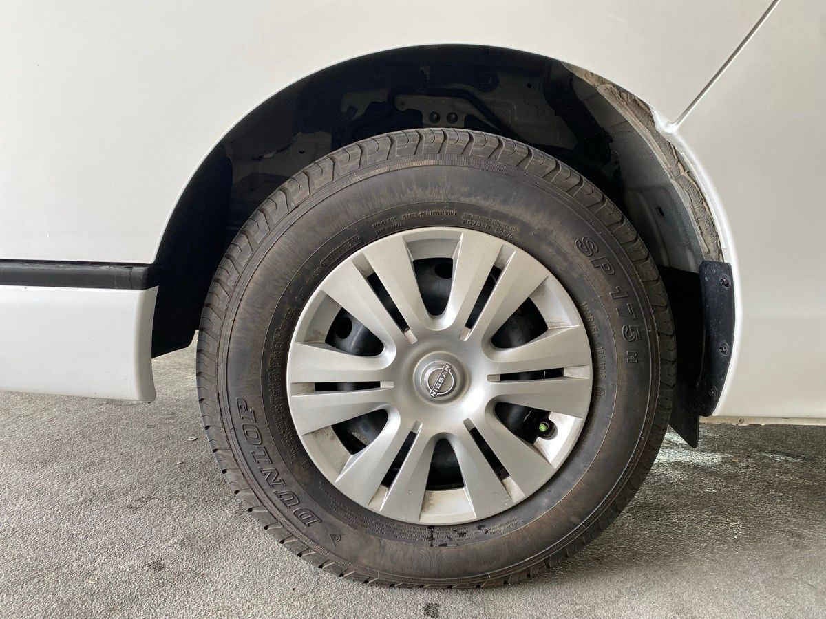 2024 Nissan Urvan 4p Amplia L4/2.5 Man