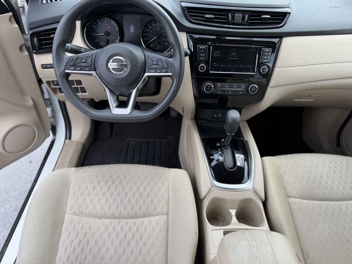 2022 Nissan X-Trail 5p Sense 3 L4/2.5 Aut Banca abatible