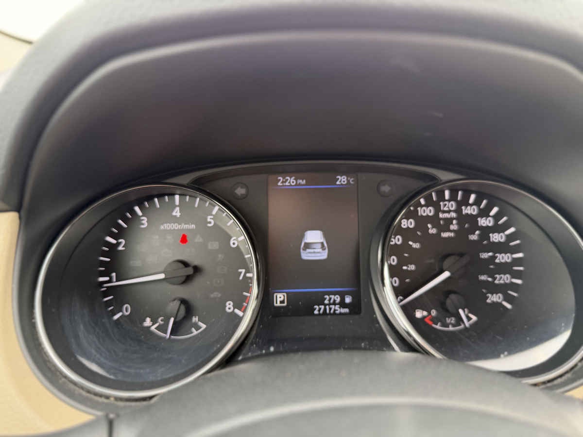 2022 Nissan X-Trail 5p Sense 3 L4/2.5 Aut Banca abatible