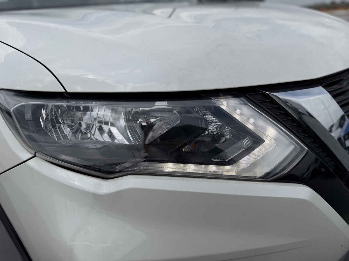 2022 Nissan X-Trail 5p Sense 3 L4/2.5 Aut Banca abatible