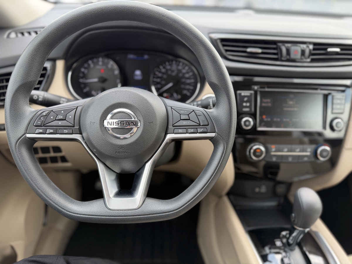 2022 Nissan X-Trail 5p Sense 3 L4/2.5 Aut Banca abatible